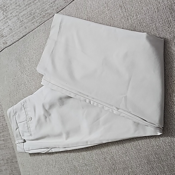 Old Navy Brand AT WAIST khaki size 4reg - Picture 10 of 11